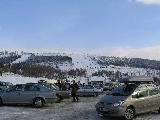 Pohled z parkovi�t� sm�rem ke �lut� sjezdovce