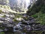 Skalnat� j�rek odv�d�j�c� vodu z �bo�� Keprn�ku